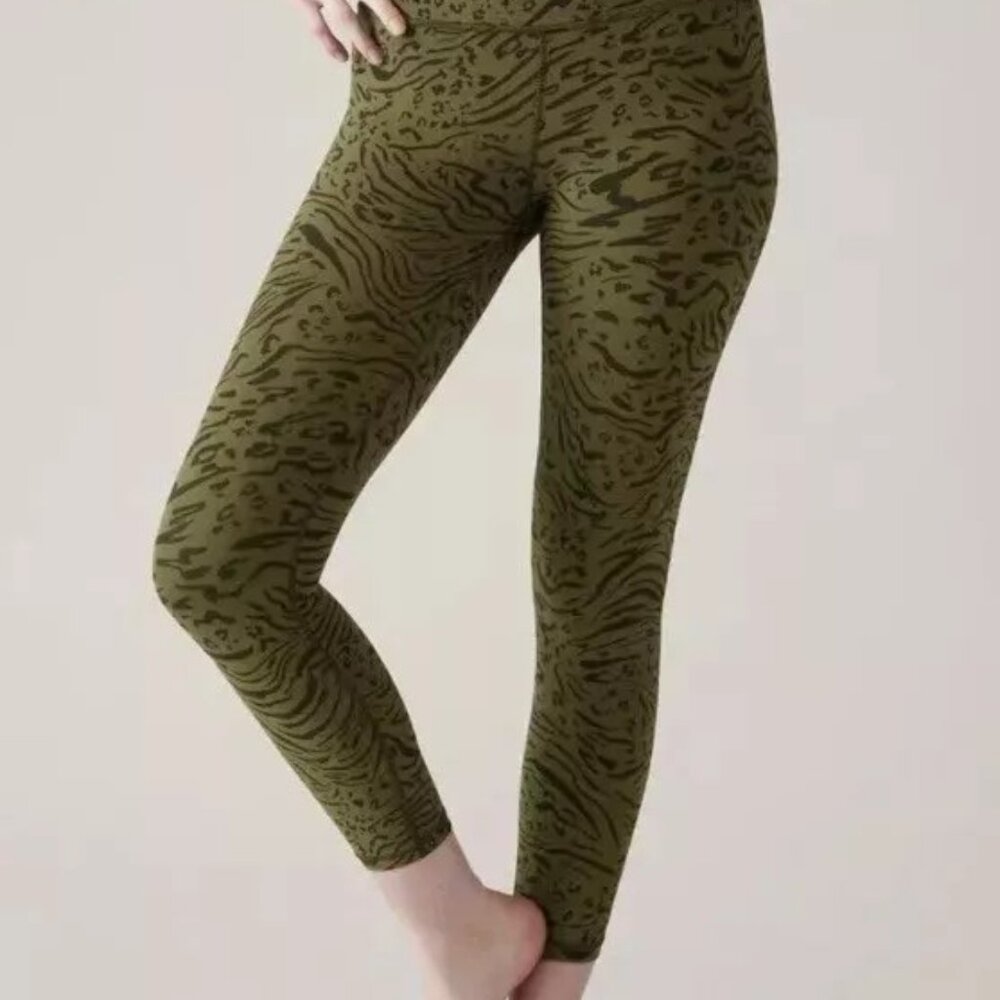 ATHLETA Transcend 7/8 Leggings Nina Animal Olive Green Crop, size XL